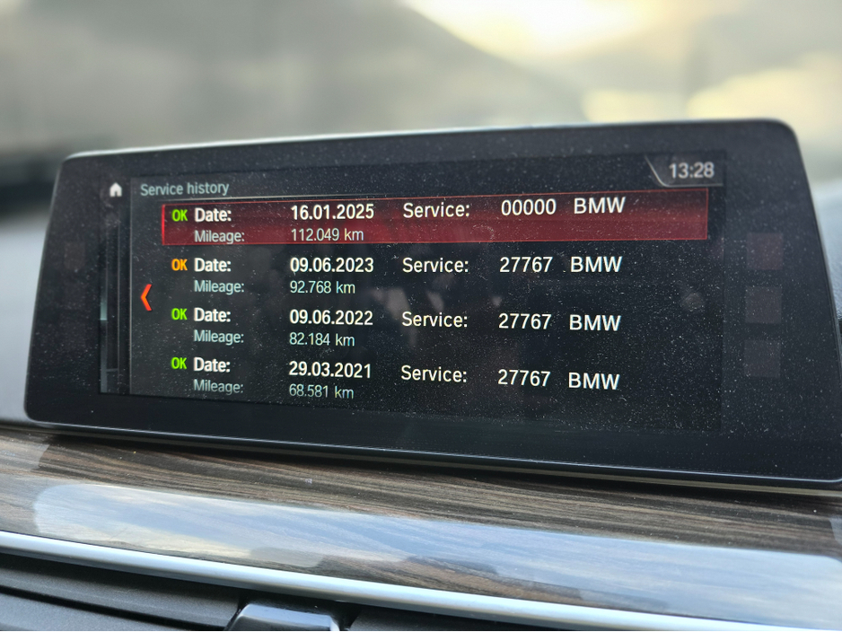 2017 BMW 5 Series - image 18