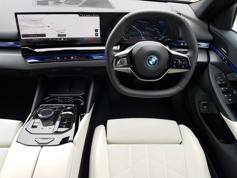 2025 BMW i5 - image 5