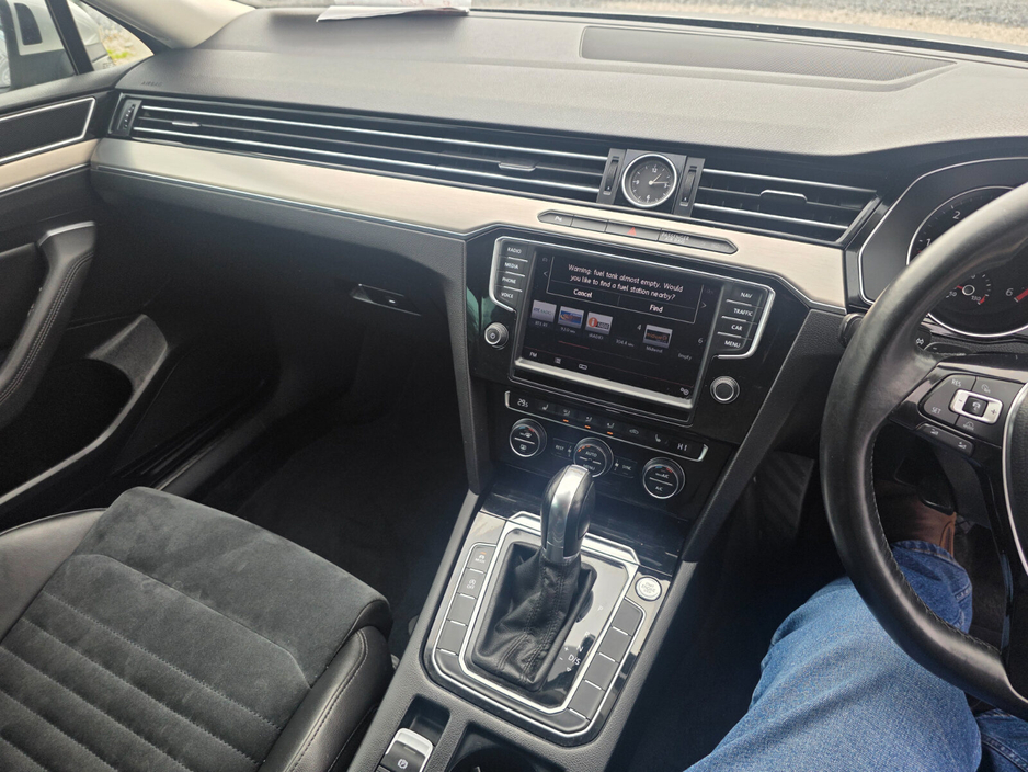 2015 Volkswagen Passat - image 10
