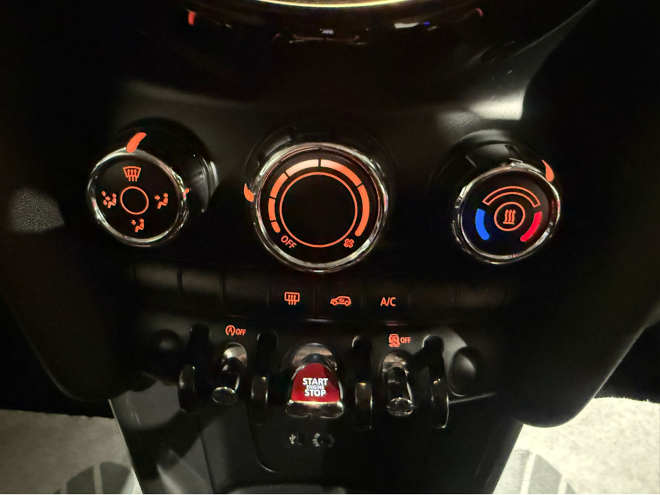 2017 MINI Hatch - image 14