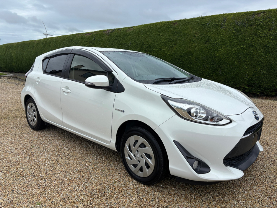 2017 Toyota Aqua - image 2