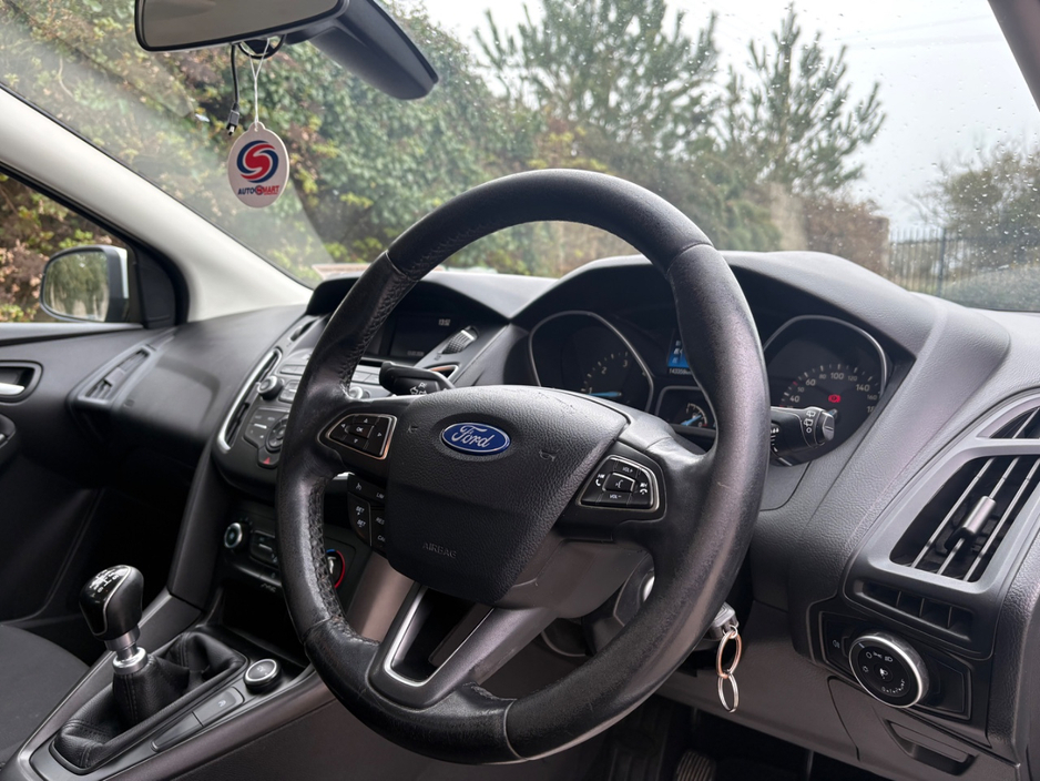 2016 Ford Focus - image 11