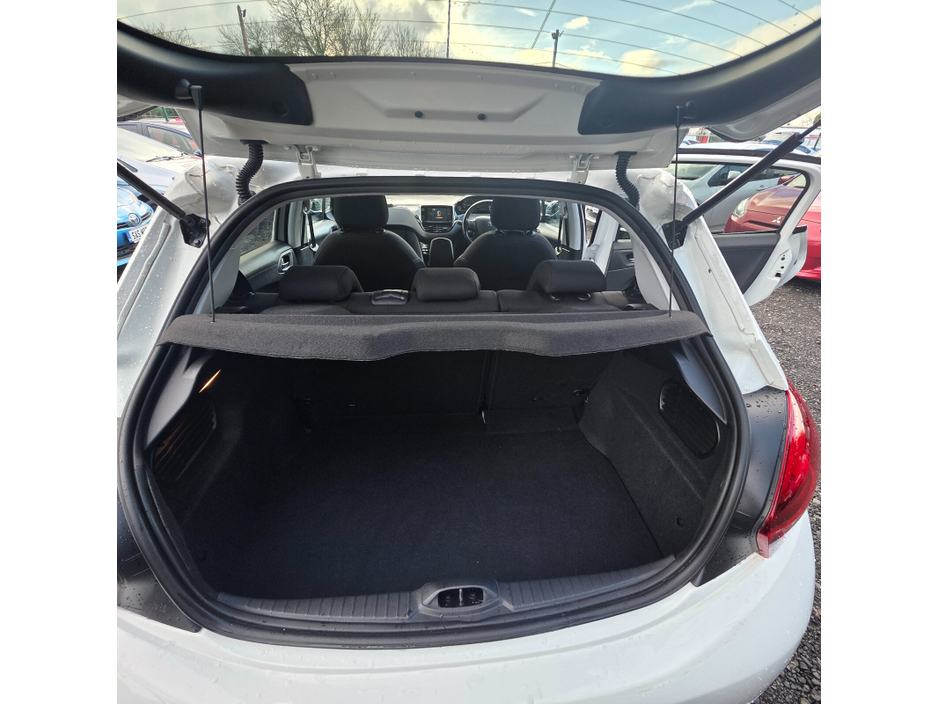 2016 Peugeot 208 1.2 Puretech 110 bhp automatic Allure 5d €9,950