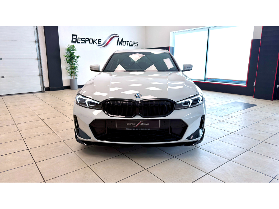 2025 BMW 3 Series - image 28