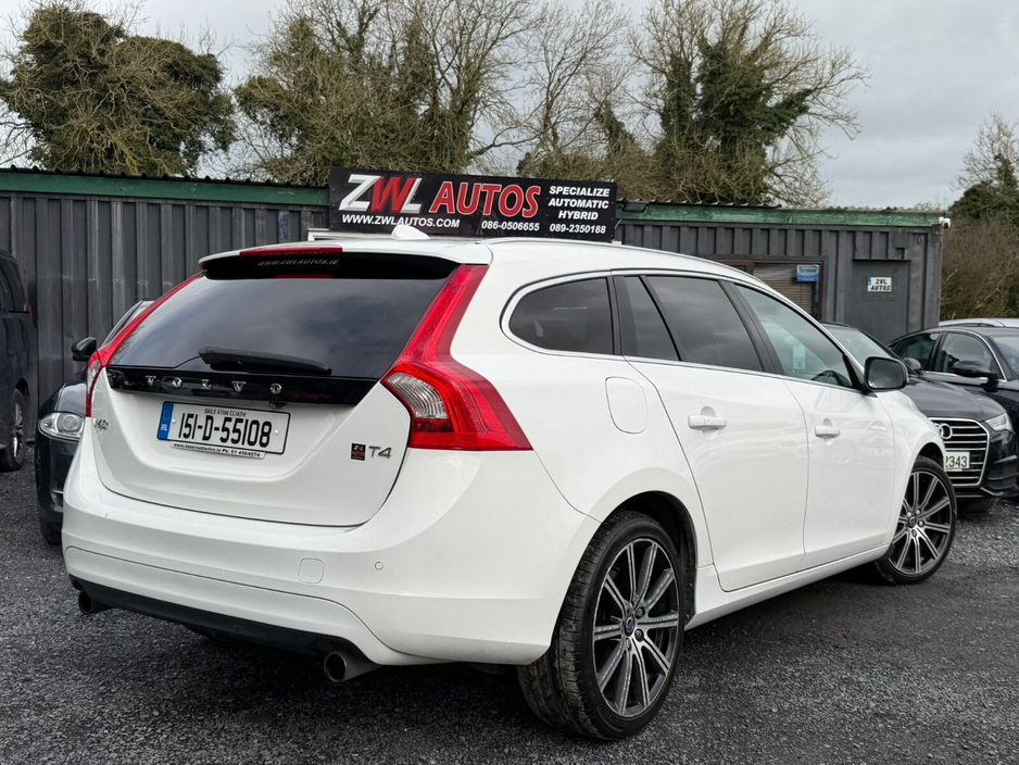 2015 Volvo V60 - image 6