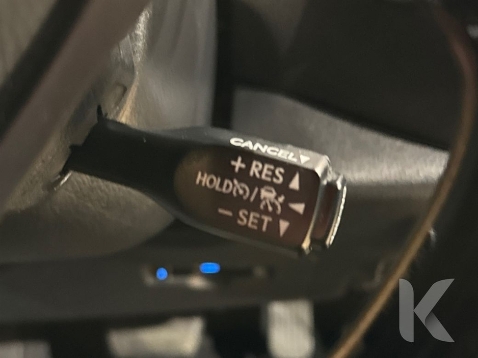 2020 Toyota C-HR 1.8 HYBRID AUTOMATIC - G PACKAGE - BROWN HALF LEATHER - FACTORY ALLOYS - CRUISE CONTROL - REVERSE CAMERA €22,950