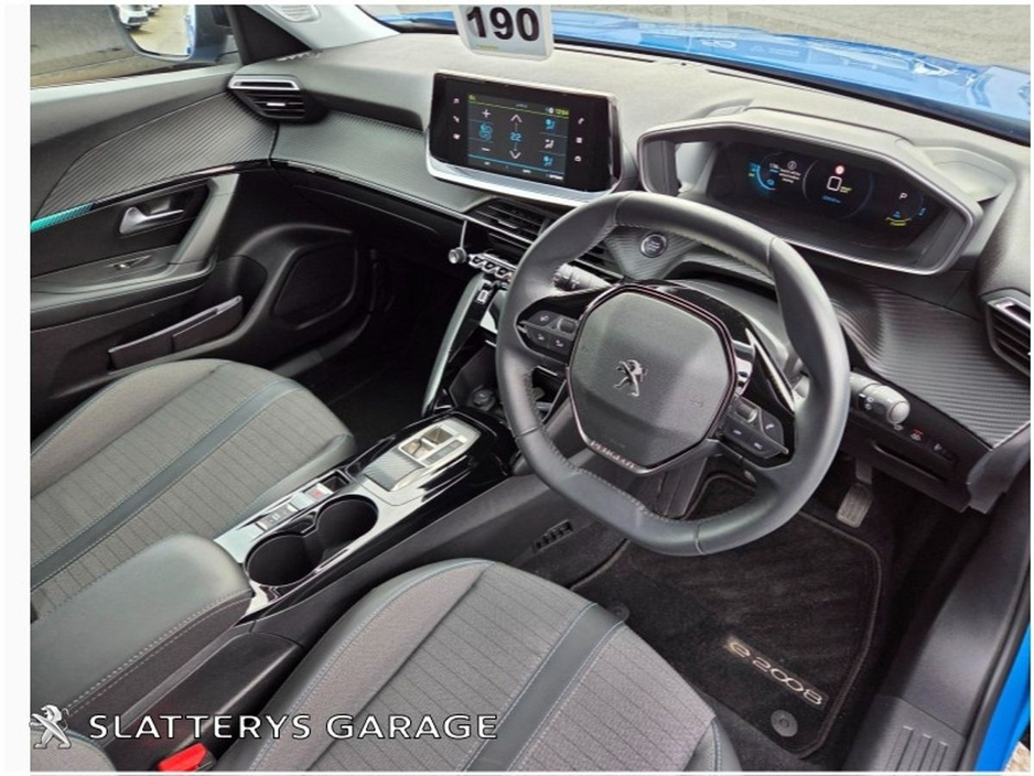 2022 Peugeot 2008 - image 7