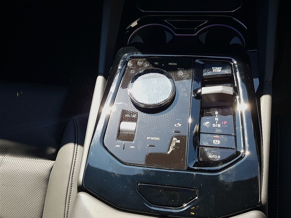 2025 BMW i5 - image 10