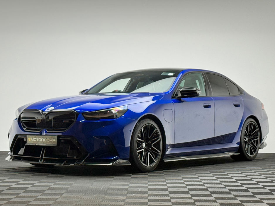 2025 BMW M5 - image 3