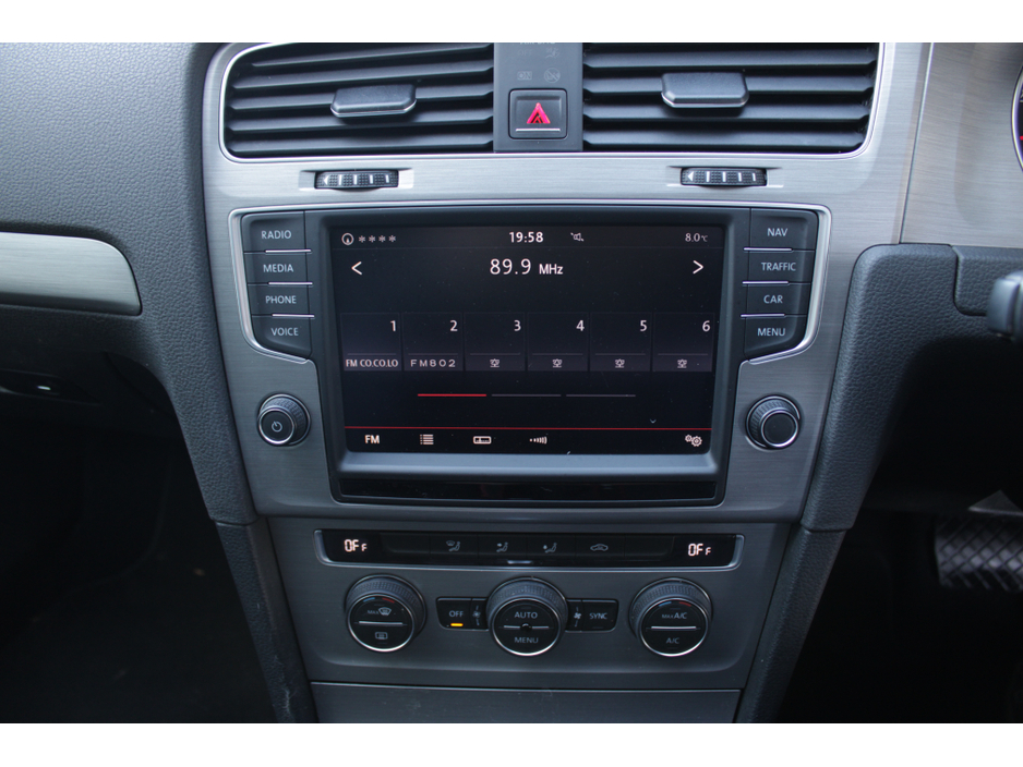 2016 Volkswagen Golf - image 13