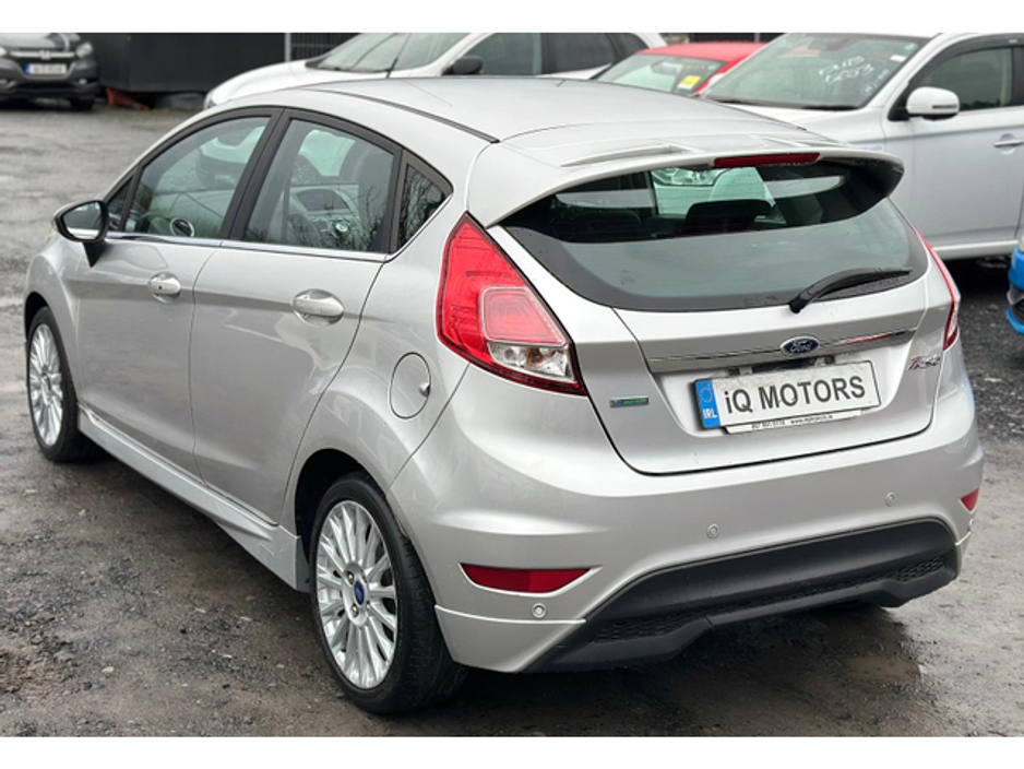 2016 Ford Fiesta - image 12