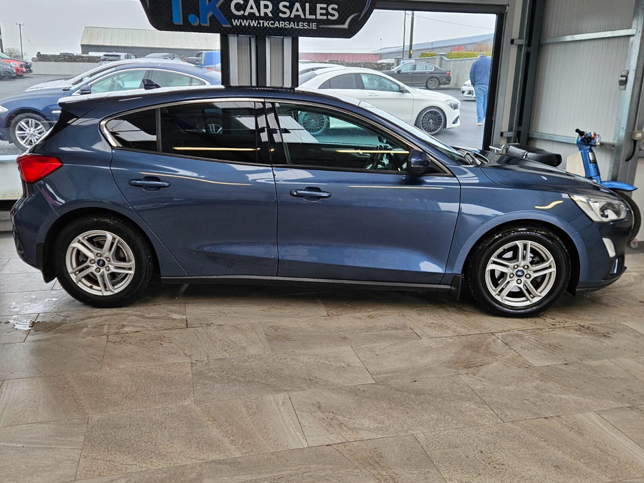 2019 Ford Focus - image 2