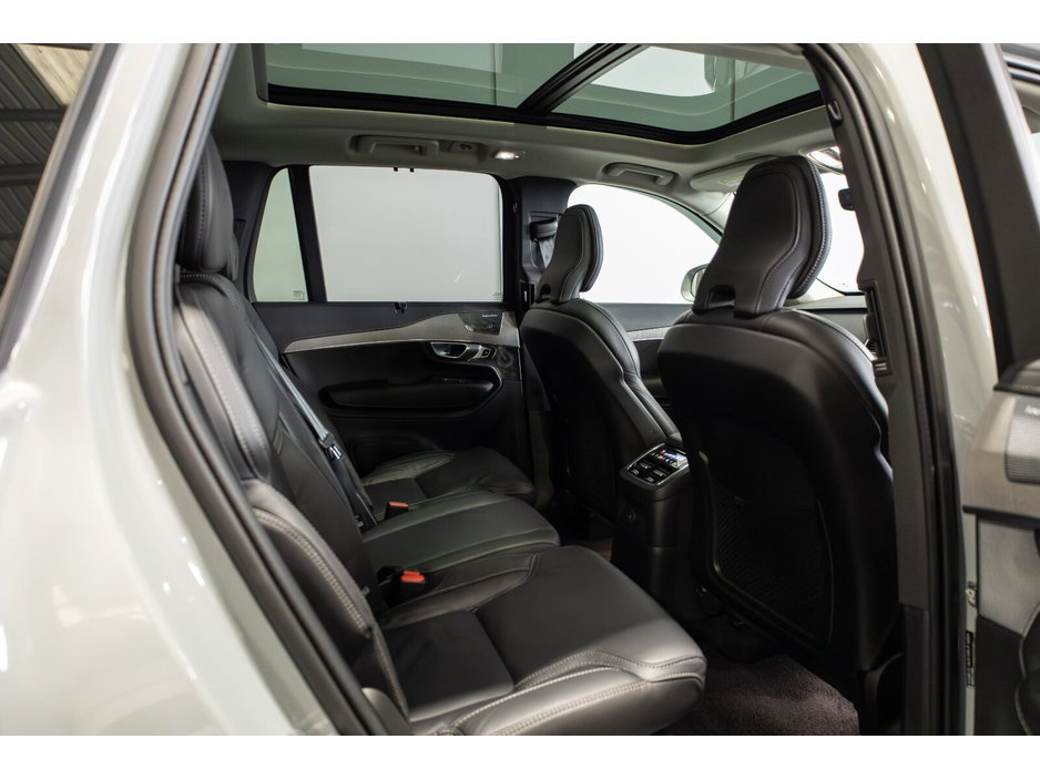 2024 Volvo XC90 - image 12