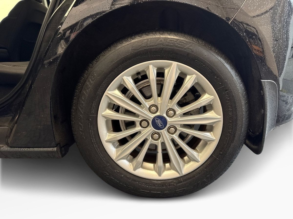 2020 Ford Focus - image 5