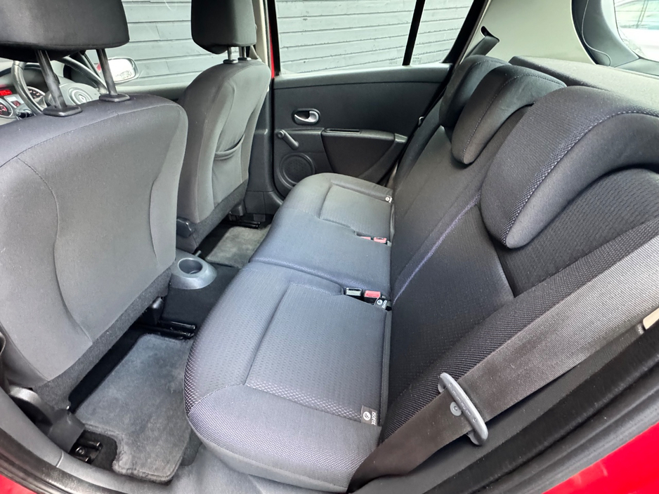 2007 Renault Clio - image 12