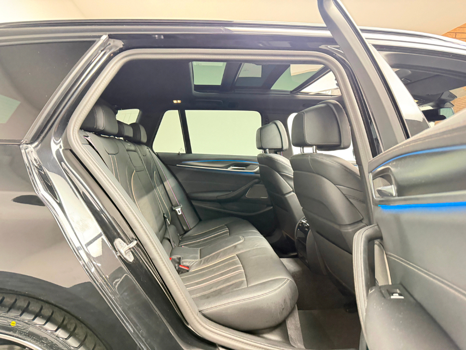 2023 BMW 5 Series - image 13