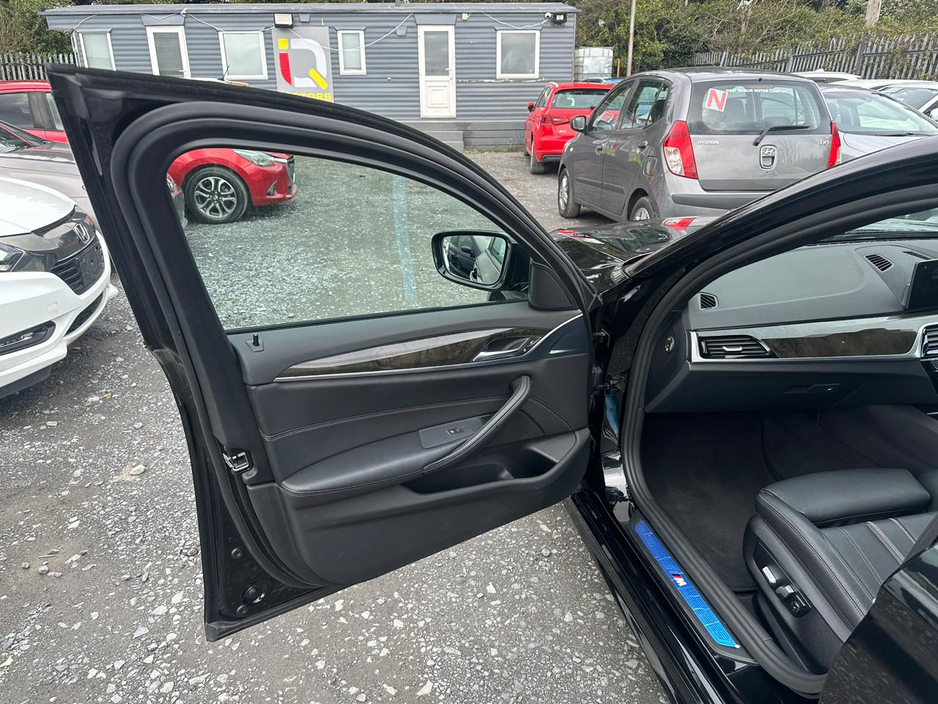 2017 BMW 5 Series - image 12