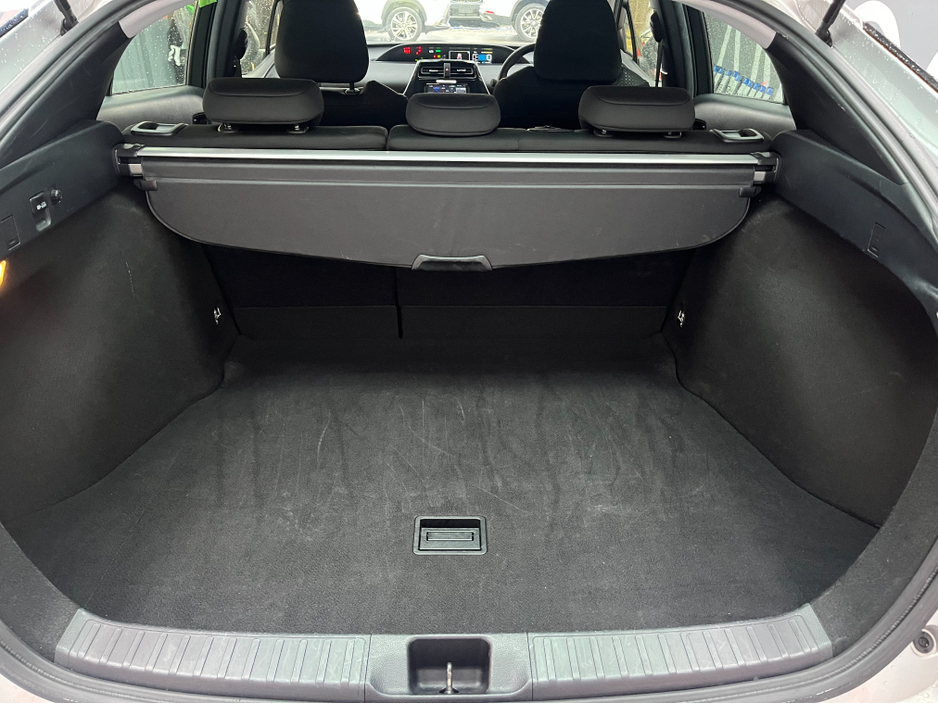 2022 Toyota Prius - image 8