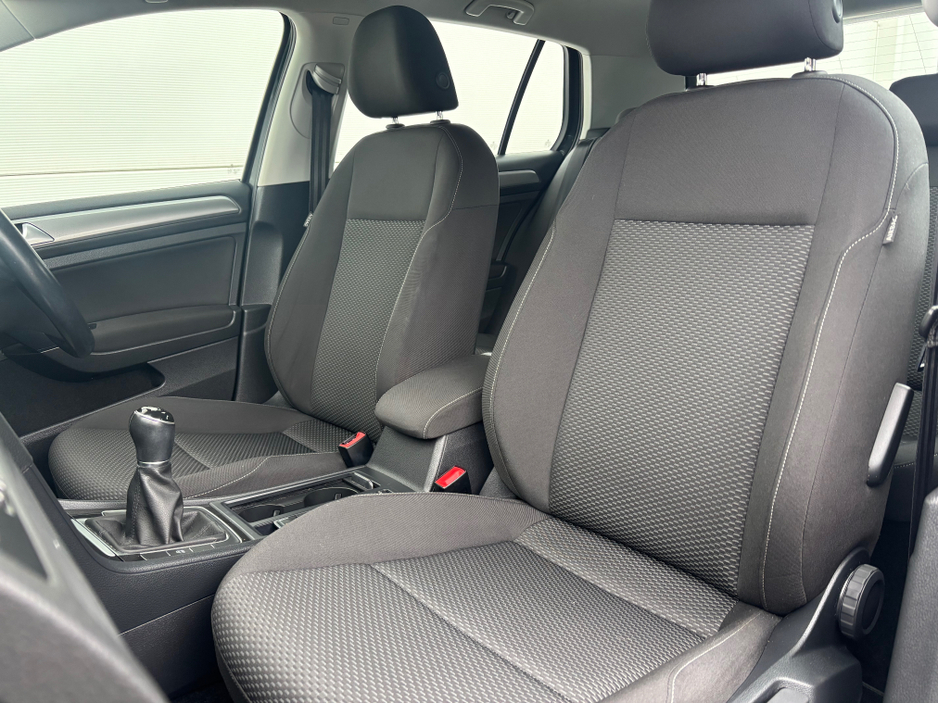 2019 Volkswagen Golf - image 13