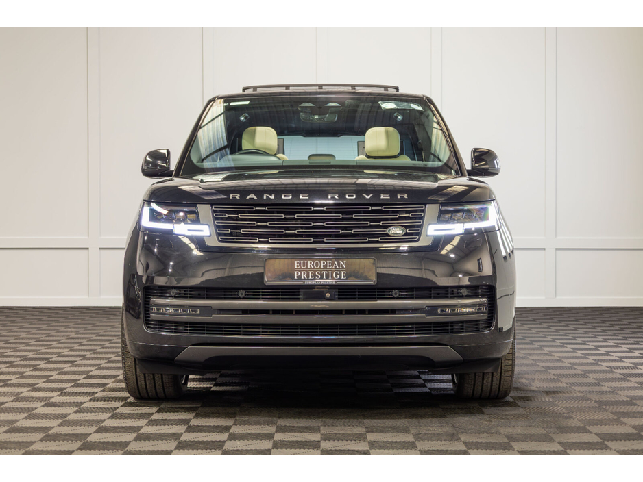 2023 Land Rover Range Rover - image 2