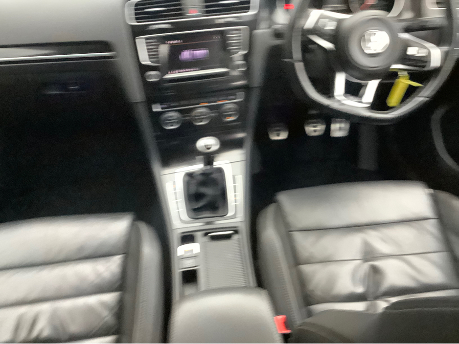 2014 Volkswagen Golf - image 5