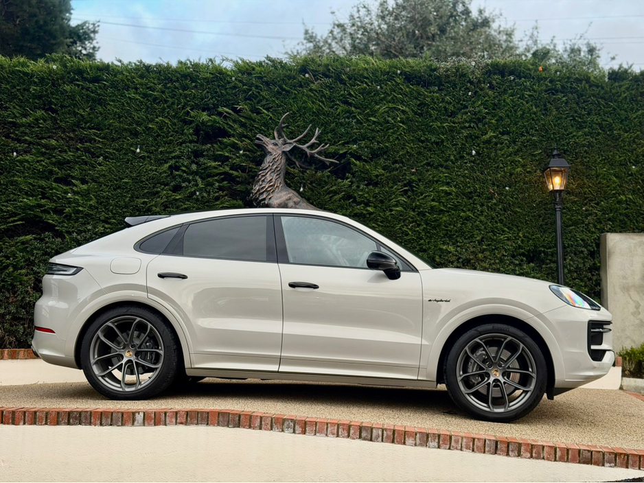 2024 Porsche Cayenne - image 6