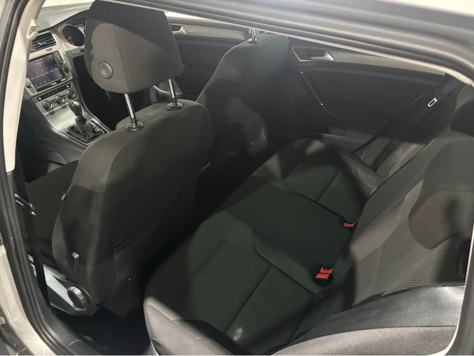 2015 Volkswagen Golf - image 18