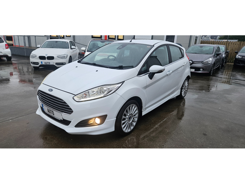 2016 Ford Fiesta automatic titanium/zetec s 1.0 eco very low kms €10,950