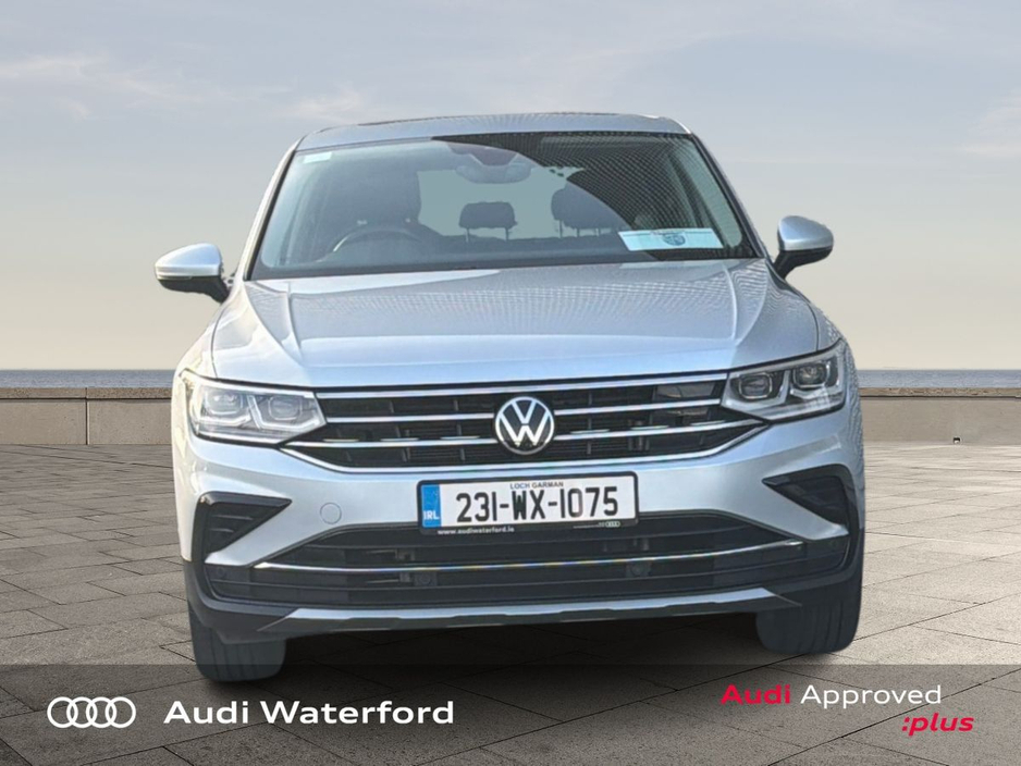 2023 Volkswagen Tiguan - image 2