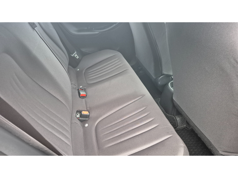 2020 Toyota Yaris - image 3