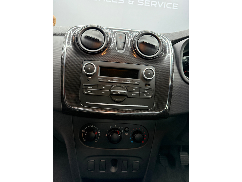 2020 Dacia Sandero - image 16