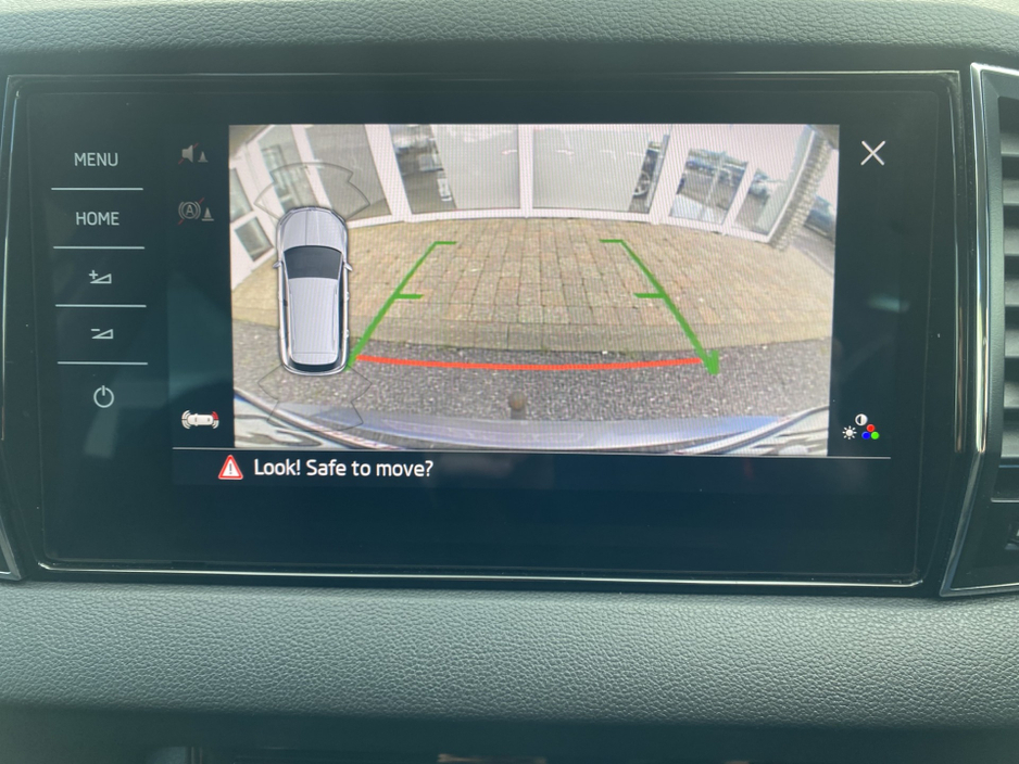 2023 Skoda Karoq - image 10