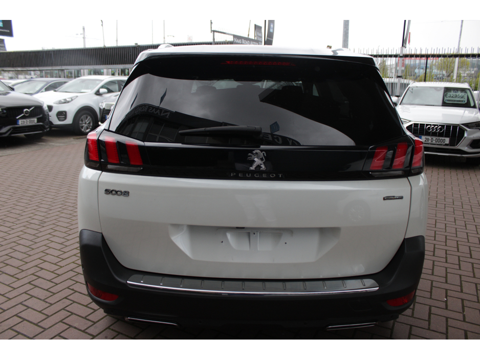 2020 Peugeot 5008 - image 5