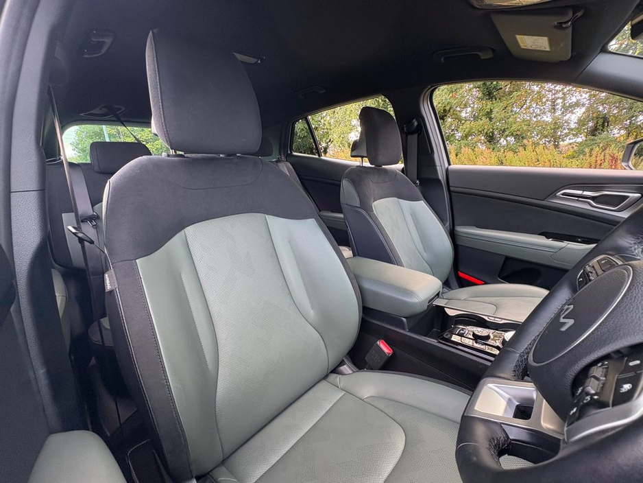 2025 Kia Sportage *2 year AA* 6 YEAR WARRANTY* Bluetooth, Touch Screen Infotainment System, All-Leather Seats, Reversing Camera,