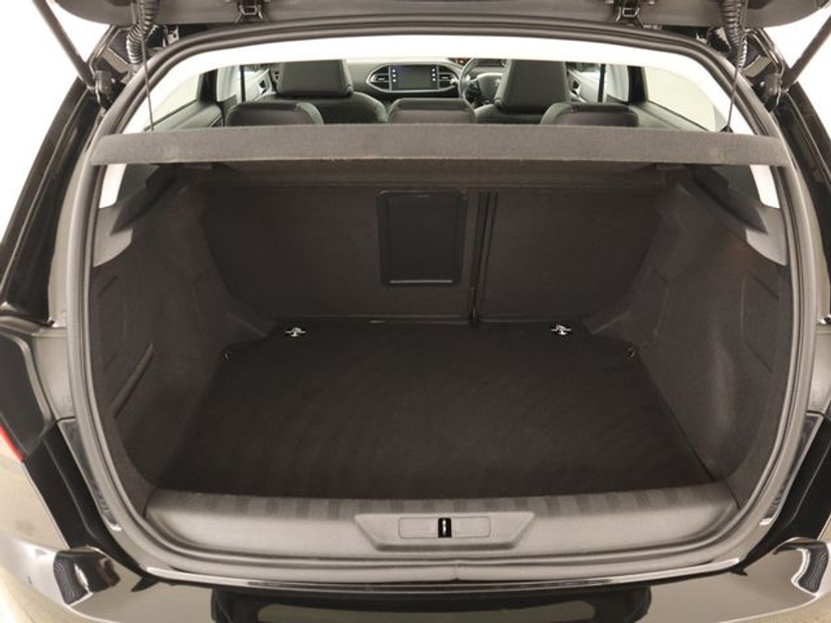 2020 Peugeot 308 - image 18