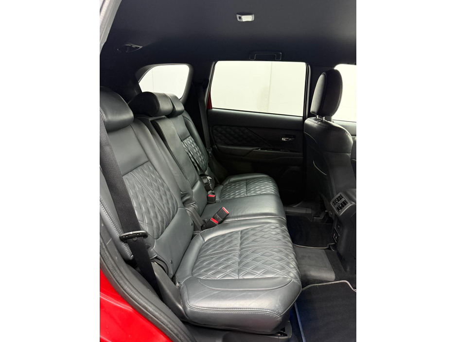 2018 Mitsubishi Outlander 2.4L Plug-in EV Intense 5 seat €16,950