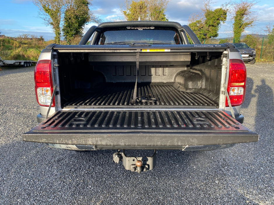 2025 Toyota Hilux 2.8 SR5 MANUAL..Roller shutter..No VAT €54,950