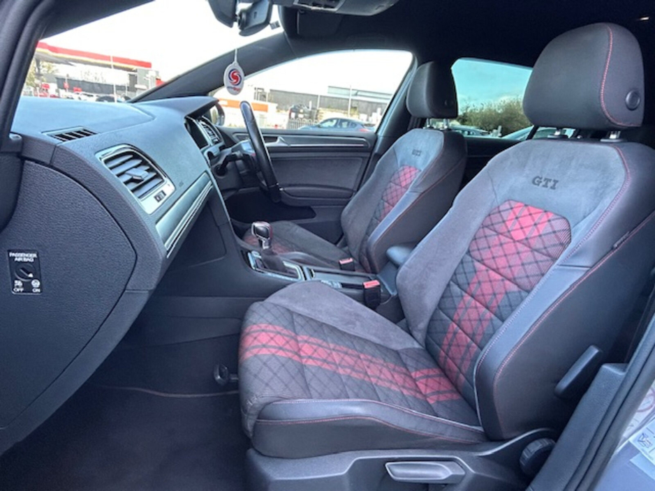 2019 Volkswagen Golf - image 16