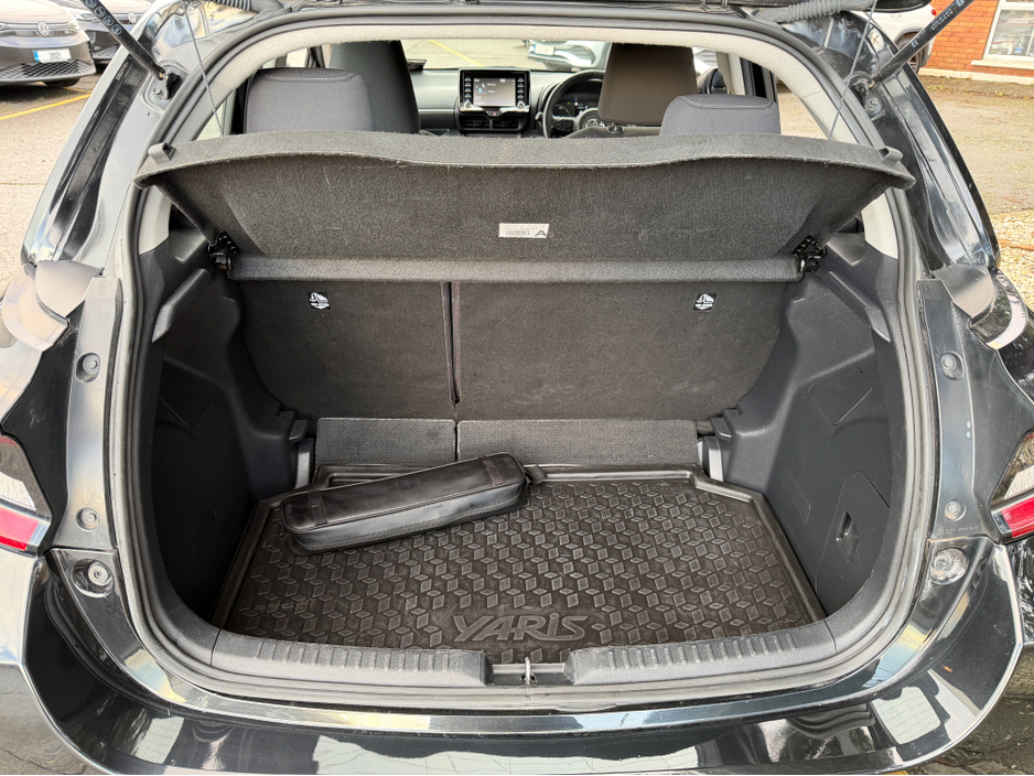 2023 Toyota Yaris 1.5 HYBRID..REAR CAMERA..APPLE CARPLAY €16,900