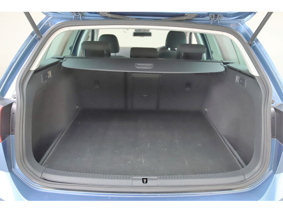 2016 Volkswagen Golf - image 24