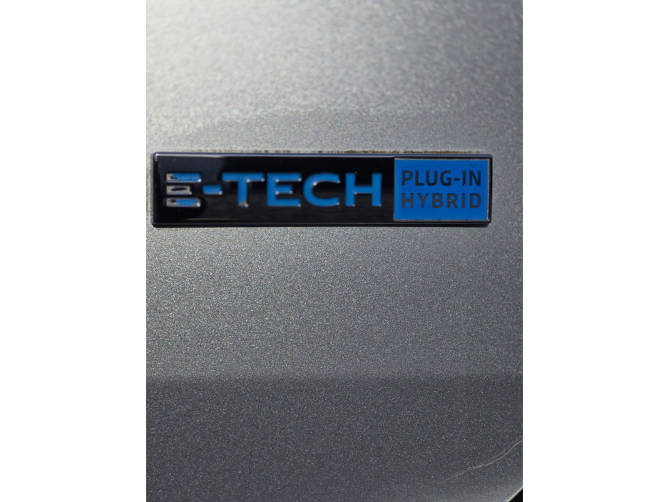 2021 Renault Megane - image 22