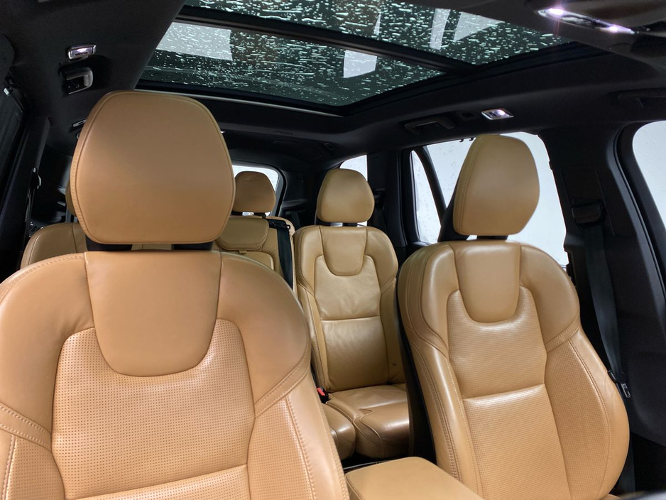 2022 Volvo XC90 - image 11