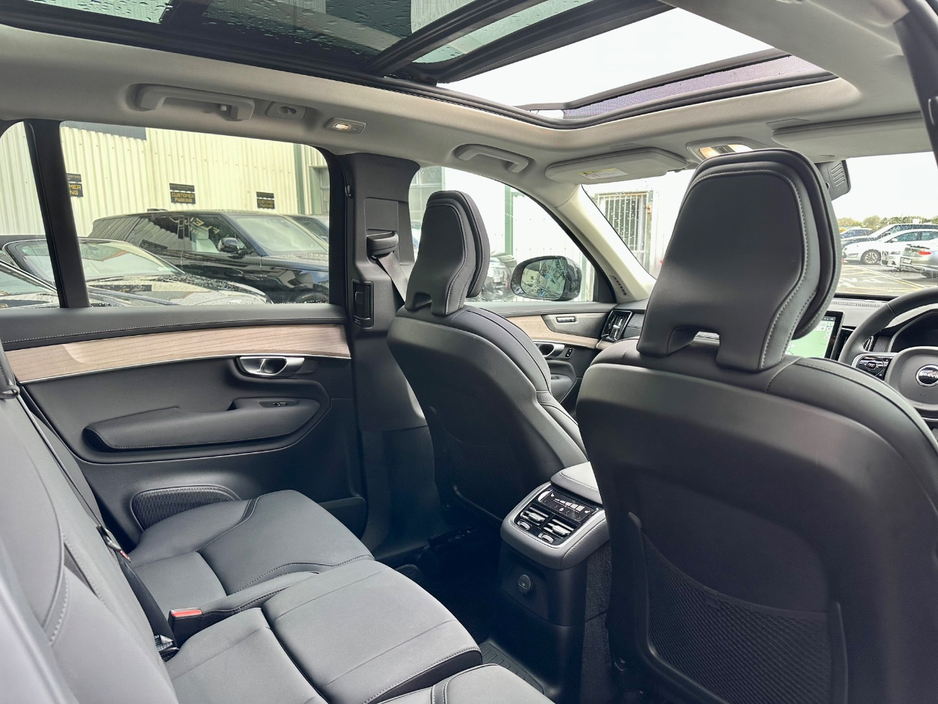 2025 Volvo XC90 - image 16