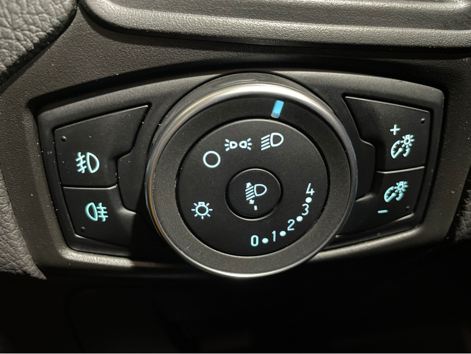 2016 Ford Focus - image 18