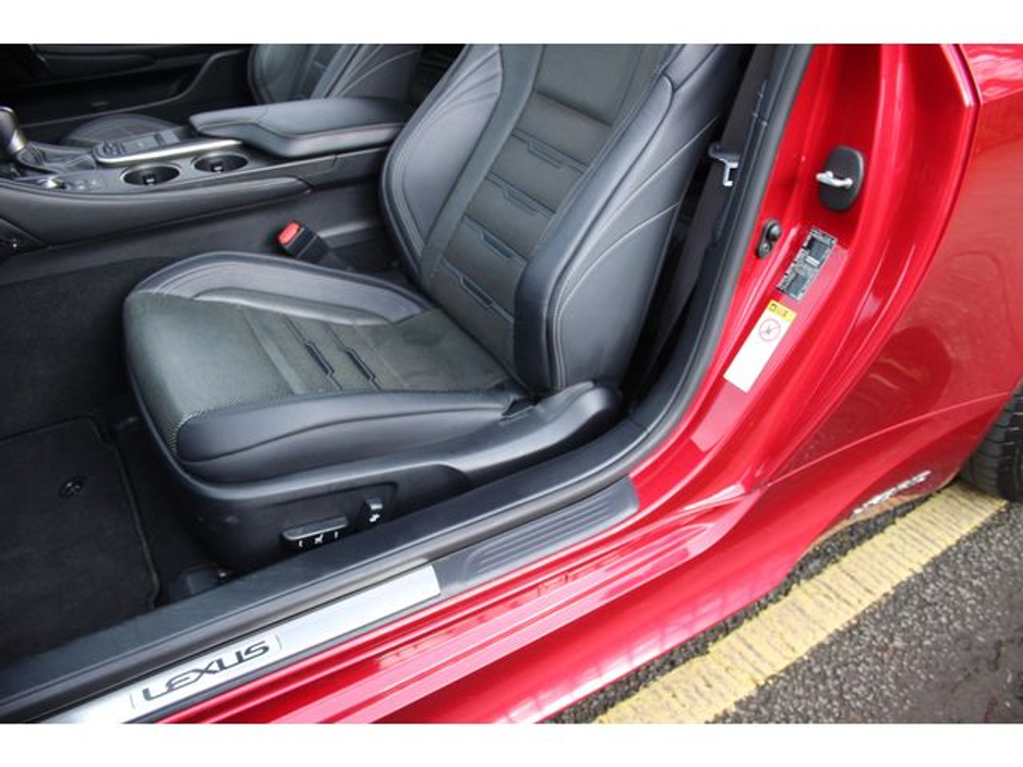 2016 Lexus RC 300 h - image 15