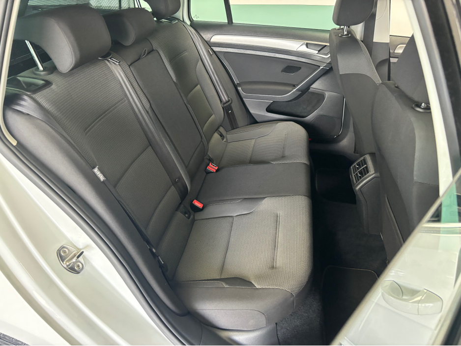 2014 Volkswagen Golf - image 13