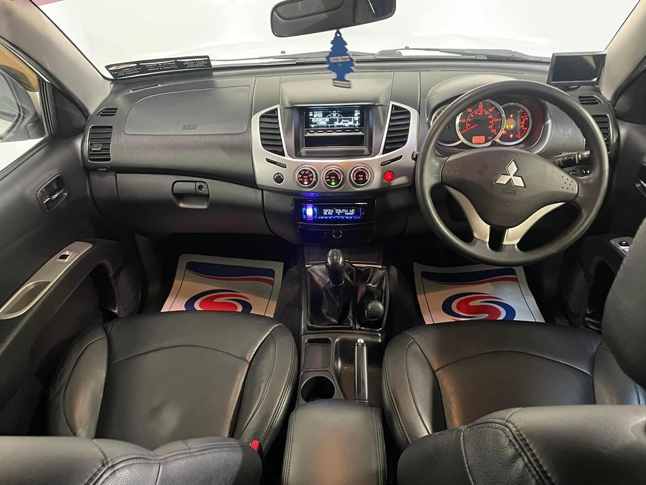 2015 Mitsubishi L200 - image 8