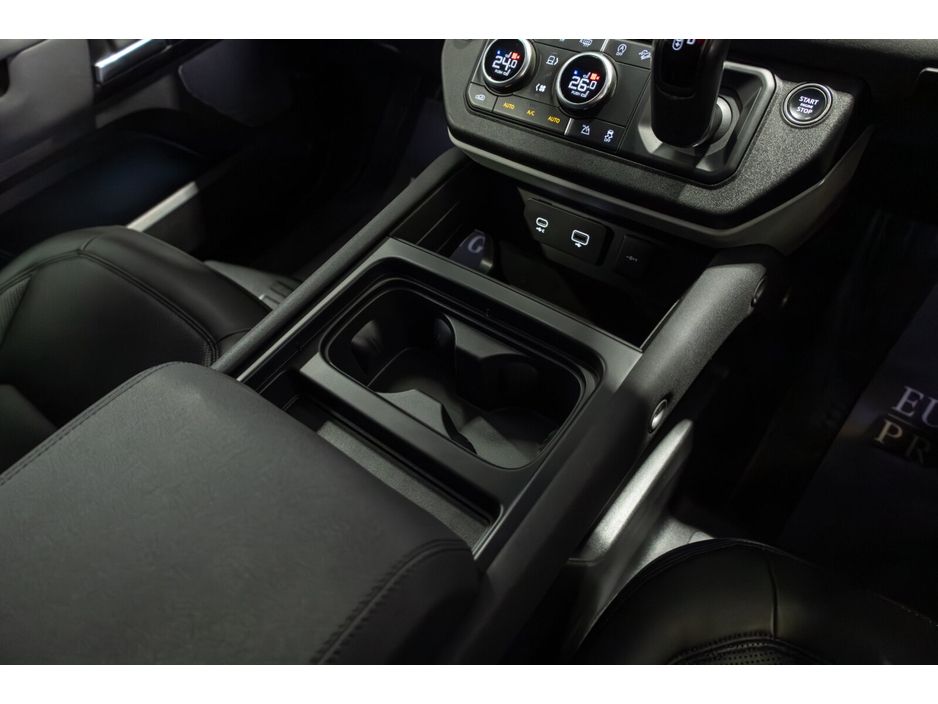 2023 Land Rover Defender - image 19