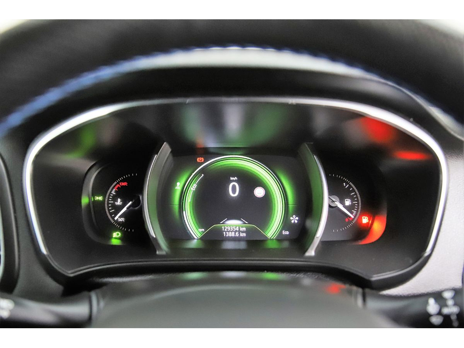 2018 Renault Megane - image 18