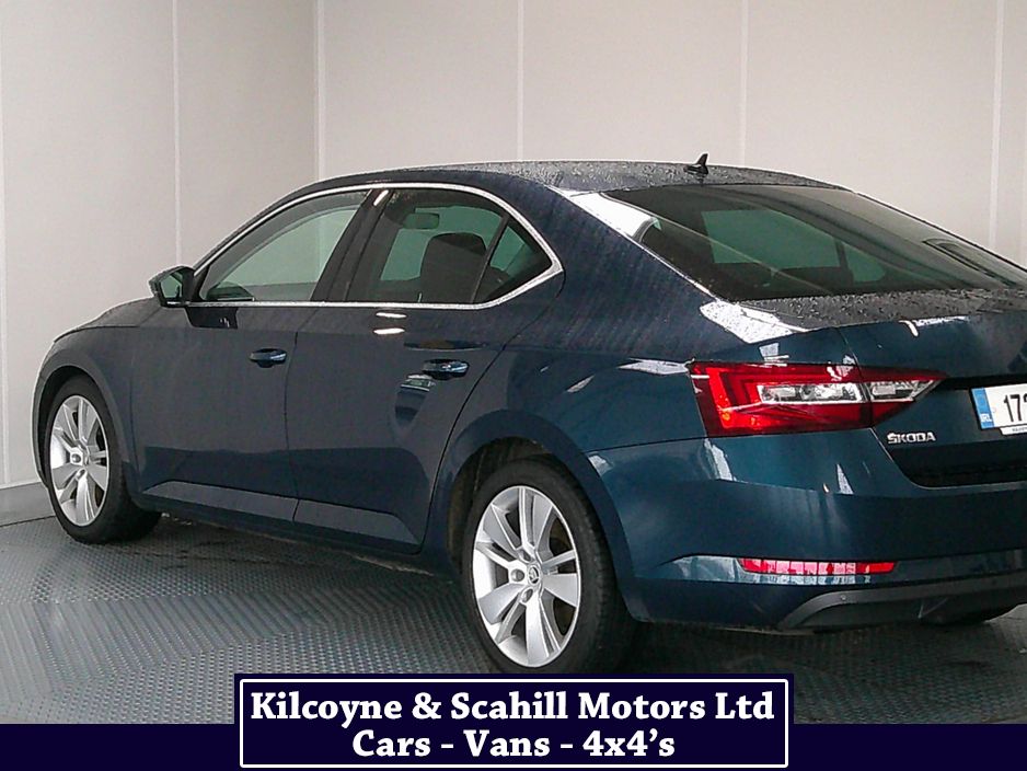 2017 Skoda Superb - image 11